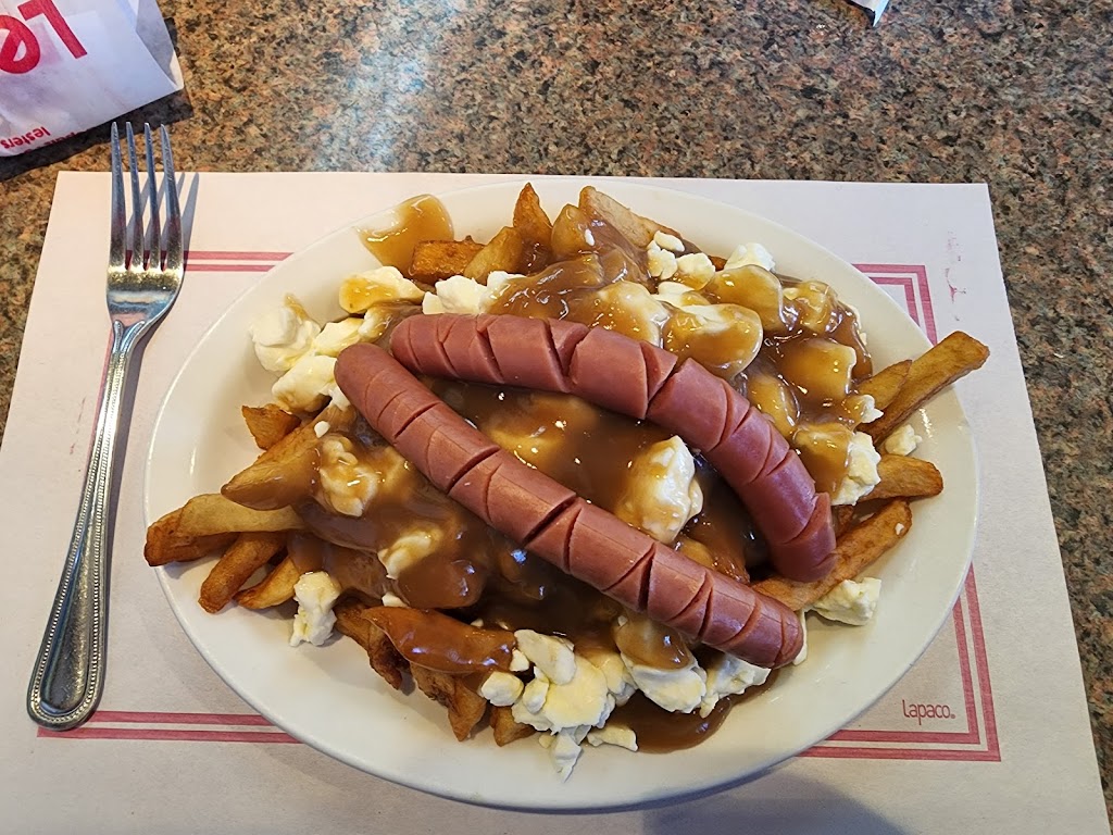 Pavillon Du Hot-Dog | 2088 Rue Saint-Dominique, Jonquière, QC G7X 6N2, Canada | Phone: (418) 547-4533