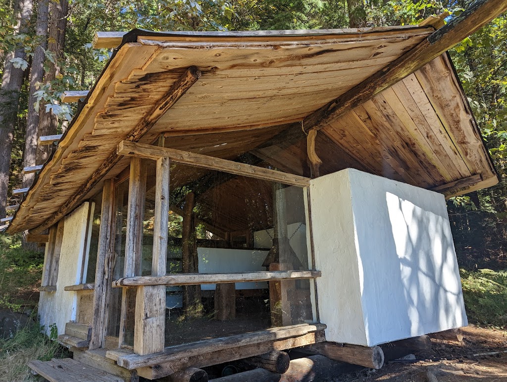 Leaf House | Shingle Spit to Ford Cove Trail, Hornby Island, BC V0R 1Z0, Canada | Phone: (250) 335-2570