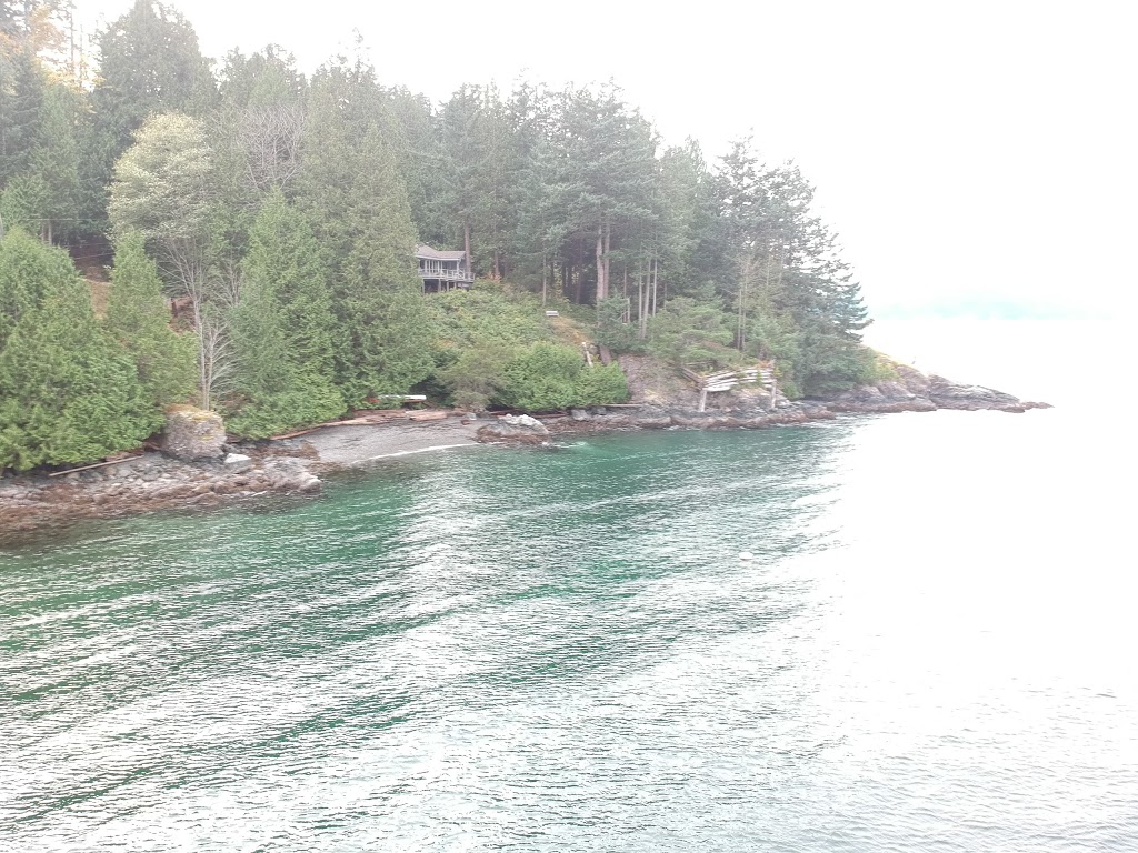 Eastman Waterfront Cottage | 1628 Mt Gardner Rd, Bowen Island, BC V0N 1G2, Canada | Phone: (888) 604-1475