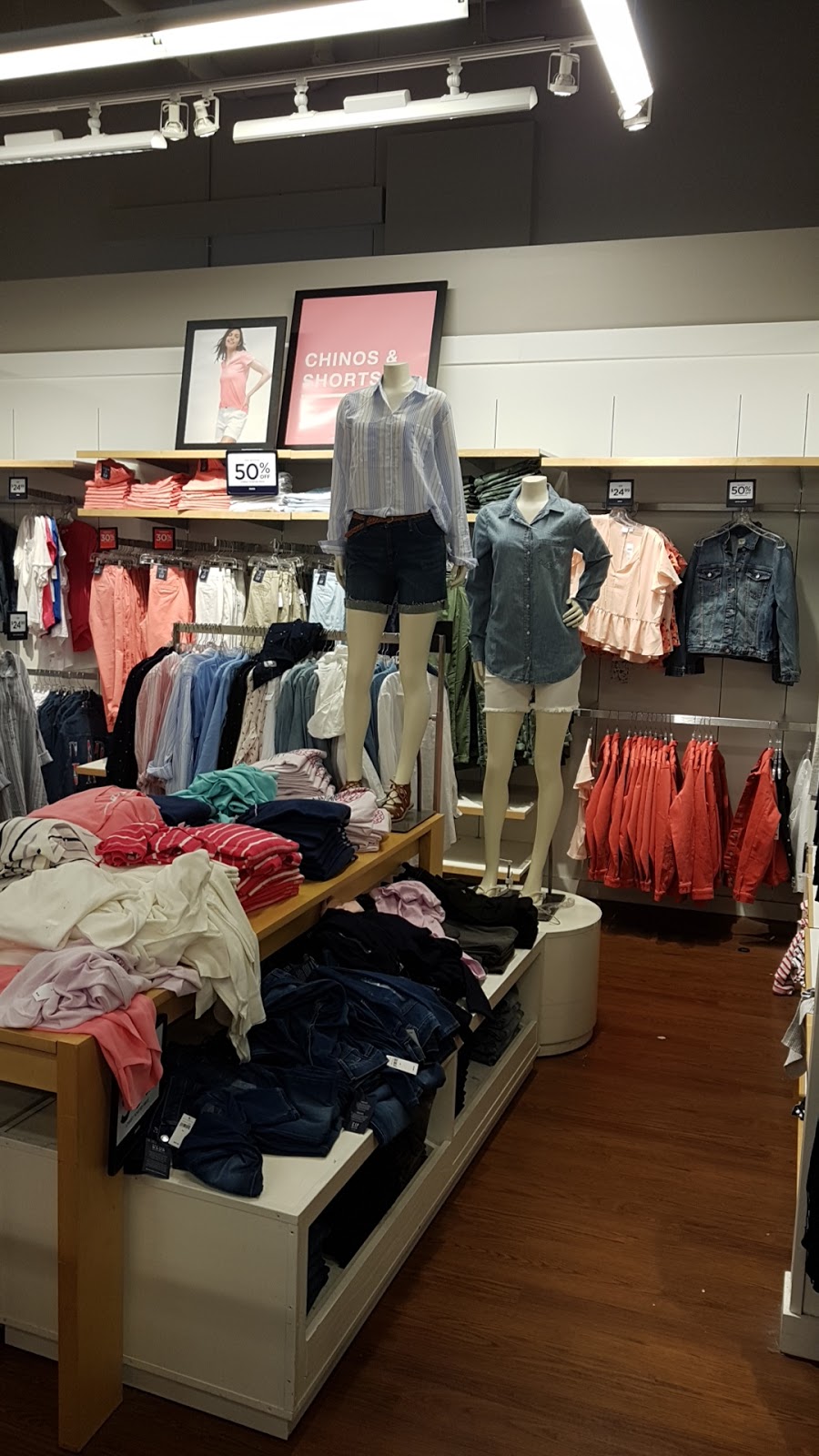 Gap Outlet | 3311 Simcoe 89 f01, Cookstown, ON L0L 1L0, Canada | Phone: (705) 458-2026