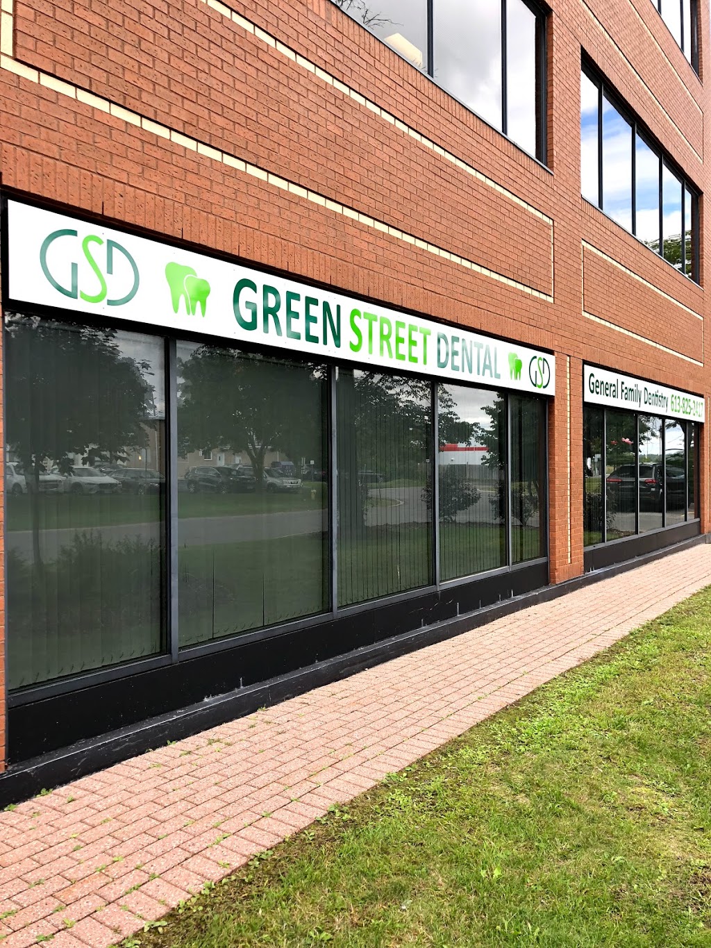 Green Street Dental Dr. Elmira Ahmady | 10 Green St suite 103, Nepean, ON K2J 3Z6, Canada | Phone: (613) 825-2417