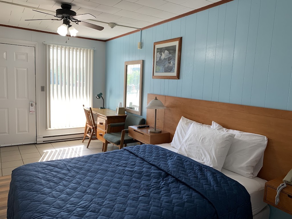 Town & Country Motel | 7 Joseph St, Parry Sound, ON P2A 2G3, Canada | Phone: (705) 746-8671