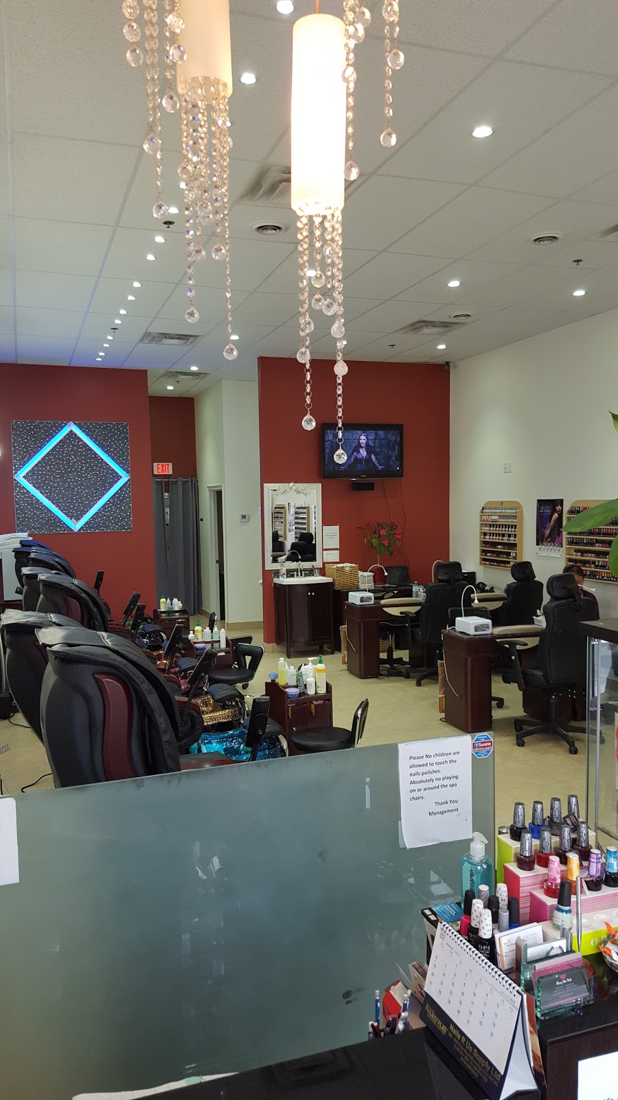 Hoang Kim Nails & Spa | 143 Clarence St #15, Brampton, ON L6W 1T2, Canada | Phone: (289) 401-1013