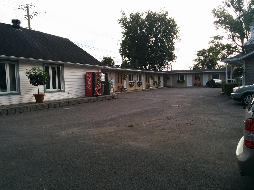 Motel Homeric | 6080 Boulevard Wilfrid-Hamel, LAncienne-Lorette, QC G2E 2H7, Canada | Phone: (418) 872-7903