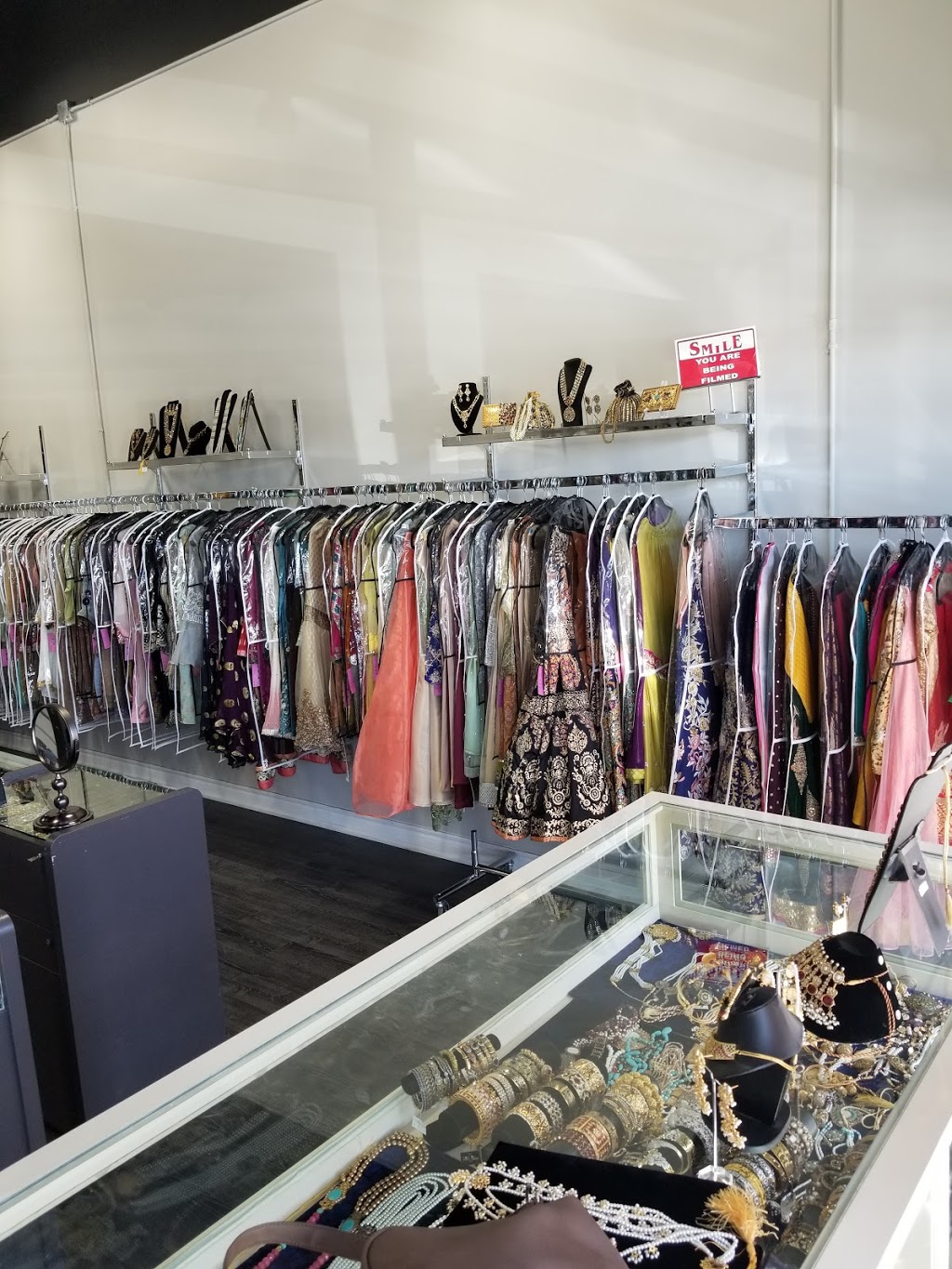 Sohos Fashion Studio | 2275 Britannia Rd W unit 15, Mississauga, ON L5M 2G6, Canada | Phone: (289) 971-9310