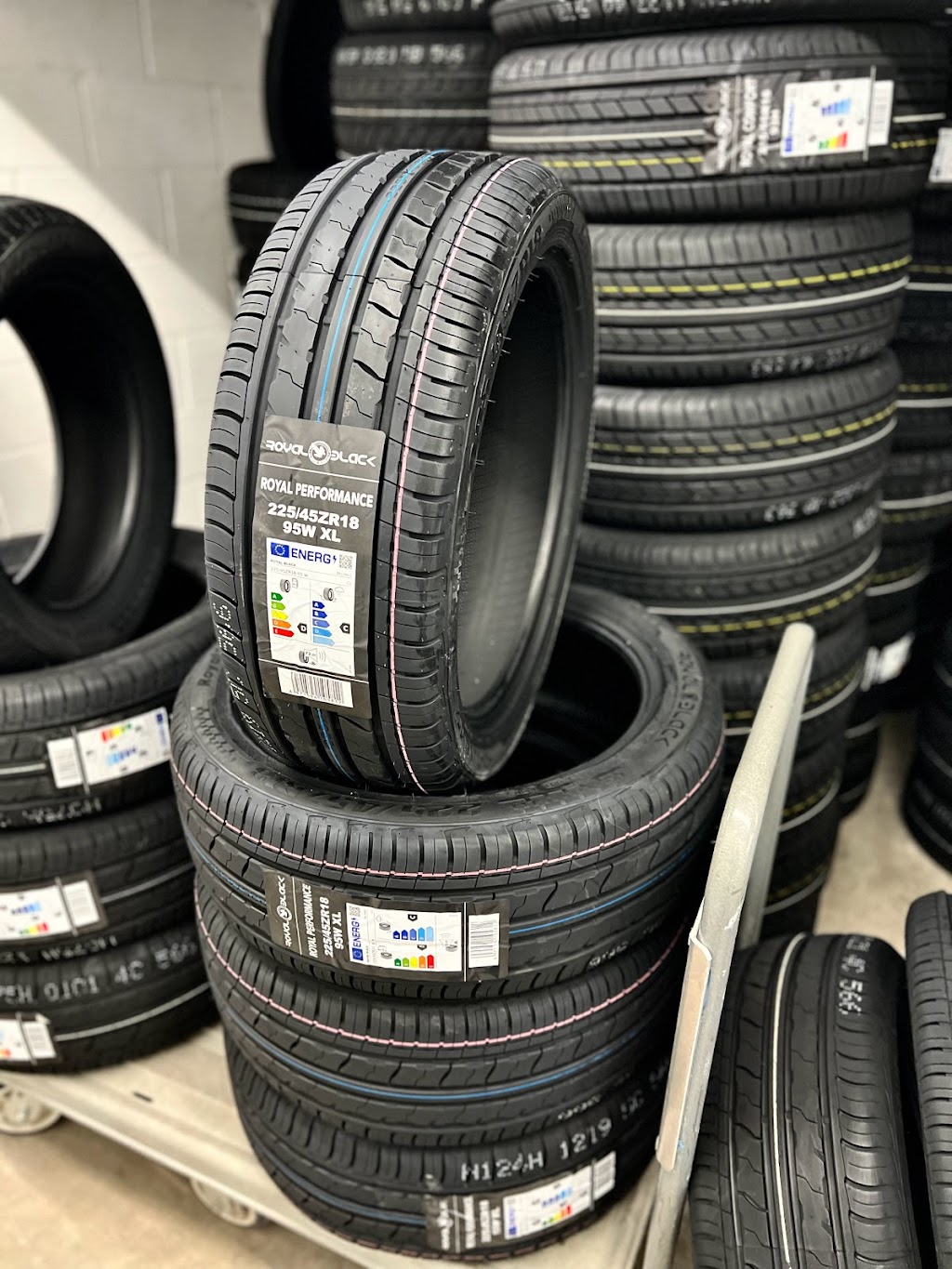 Mad Tire | 360 Newkirk Rd Office 12, Richmond Hill, ON L4C 2X6, Canada | Phone: (647) 784-2020