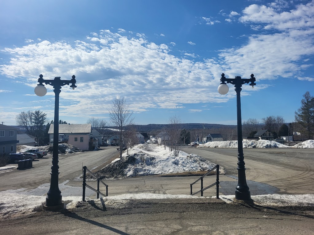 Église catholique Saint-Joseph-de-la-Rivière-Bleue | 25 Rue de lÉglise N, Rivière-Bleue, QC G0L 2B0, Canada | Phone: (418) 862-2805 ext. 380