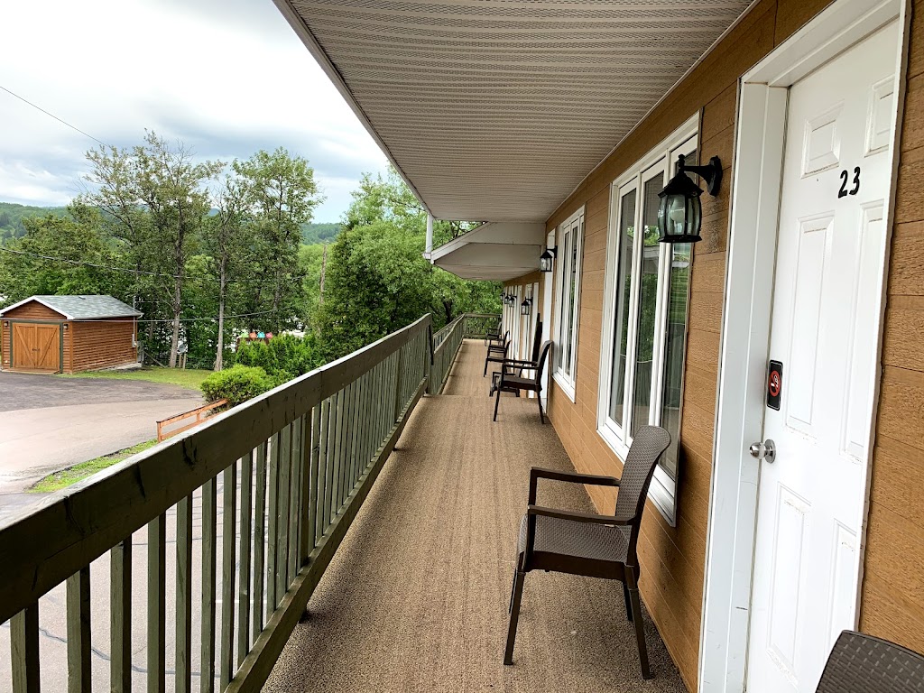 Le Riviera | 1520 Bd de Comporté, La Malbaie, QC G5A 1M8, Canada | Phone: (418) 665-9999