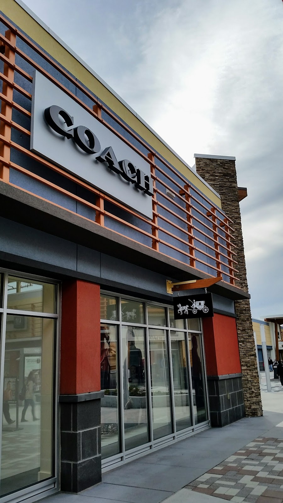 COACH OTTAWA | Tanger Outlets, 8555 Campeau Dr #810, Kanata, ON K2T 1B7, Canada | Phone: (613) 836-6030