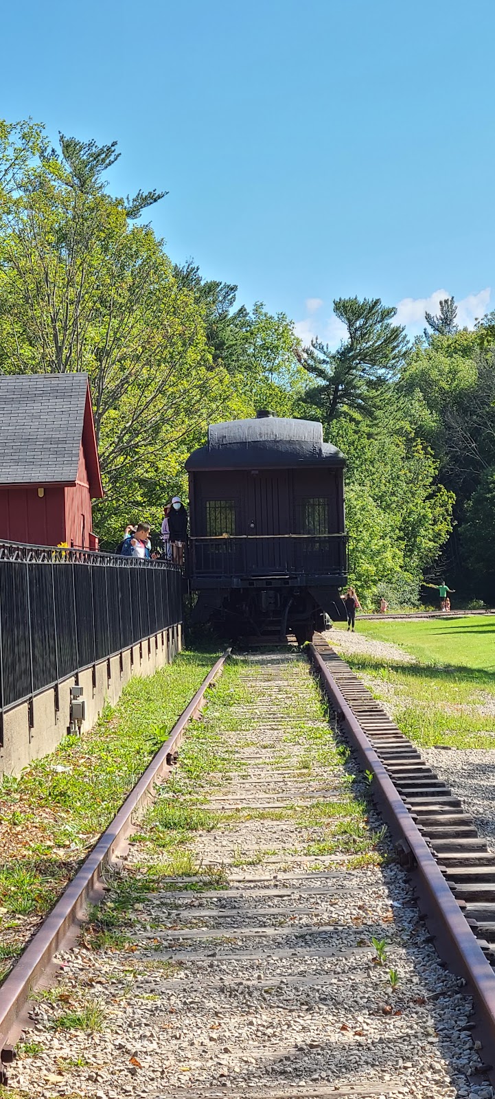 Dundas Valley Trail Centre | 5E3 Ancaster, Lower Spring Creek Trail, Dundas, ON L9E 5E3, Canada | Phone: (905) 627-1233