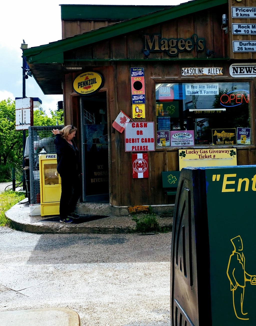 Magees Gas Bar | 125 Collingwood St, Flesherton, ON N0C 1E0, Canada | Phone: (519) 924-2422