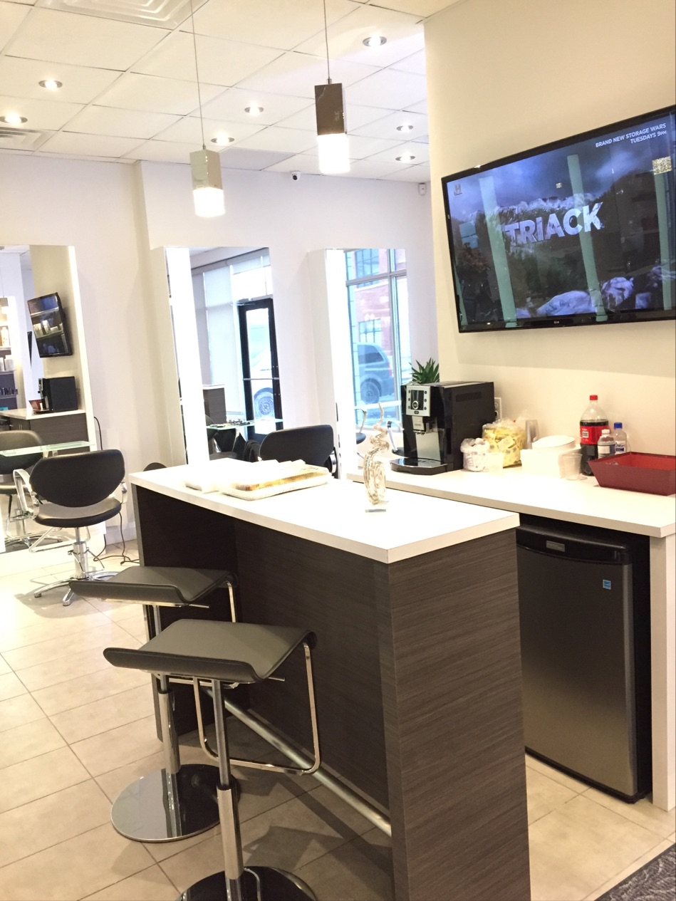 Donna Bella | 240 Kennevale Dr Unit 101, Ottawa, ON K2J 6B6, Canada | Phone: (613) 825-9111