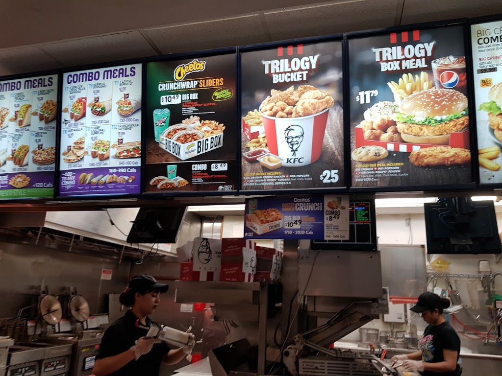 Taco Bell | 444 Yonge St, Toronto, ON M5B 2H4, Canada | Phone: (416) 596-7869