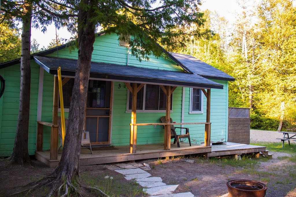 Sunset Hollow Cottages | 1151 2nd Ave S, Sauble Beach, ON N0H 2G0, Canada | Phone: (888) 367-7431