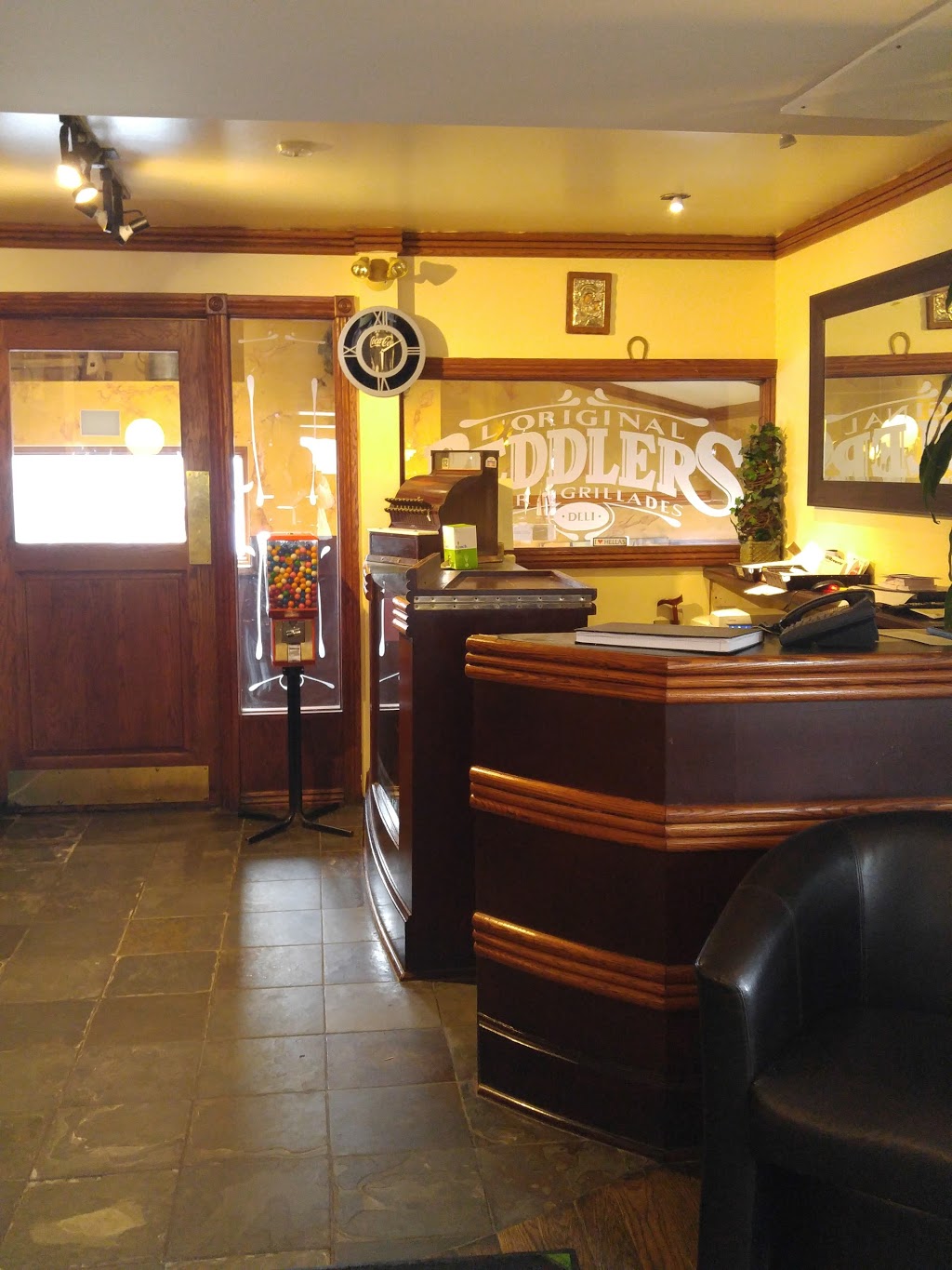 Restaurant Peddlers | 7500 Boulevard Newman, LaSalle, QC H8N 1X2, Canada | Phone: (514) 364-7204