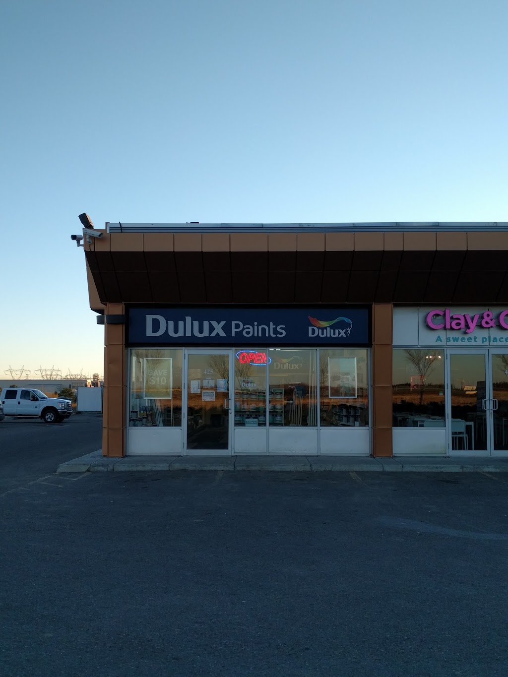 Dulux Paints | 425 Parsons Rd SW, Edmonton, AB T6X 0W6, Canada | Phone: (780) 468-4781