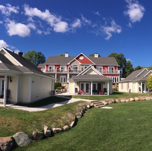 L Auberge du Lac Champlain | 257 Avenue de Venise O, Venise-en-Québec, QC J0J 2K0, Canada | Phone: (855) 344-5244