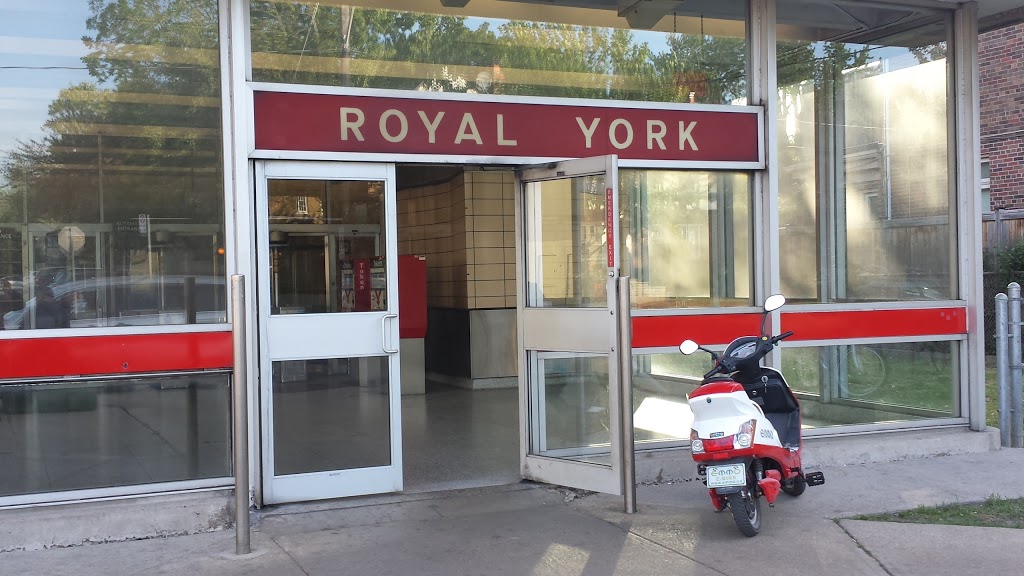 Royal York Station | 2900 Bloor St W, Etobicoke, ON M8X 1B5, Canada