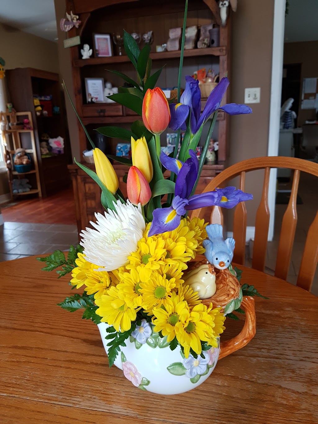 Amherstburg Flowers & Gifts | 103 Sandwich St S, Amherstburg, ON N9V 1Z5, Canada | Phone: (519) 736-2168