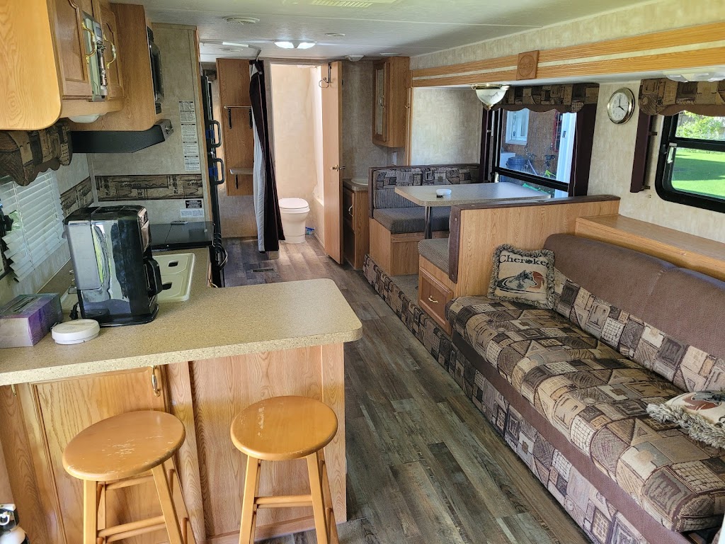 RW Camper Rental | 16 Abbey Ln, Steinbach, MB R5G 2H3, Canada | Phone: (204) 371-8575