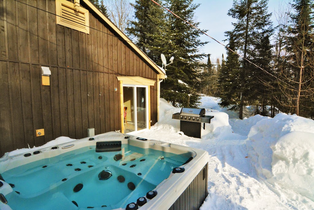 Chalet Spa La Hutte | 2208-B QC-125, Notre-Dame-de-la-Merci, QC J0T 2A0, Canada | Phone: (877) 560-8060