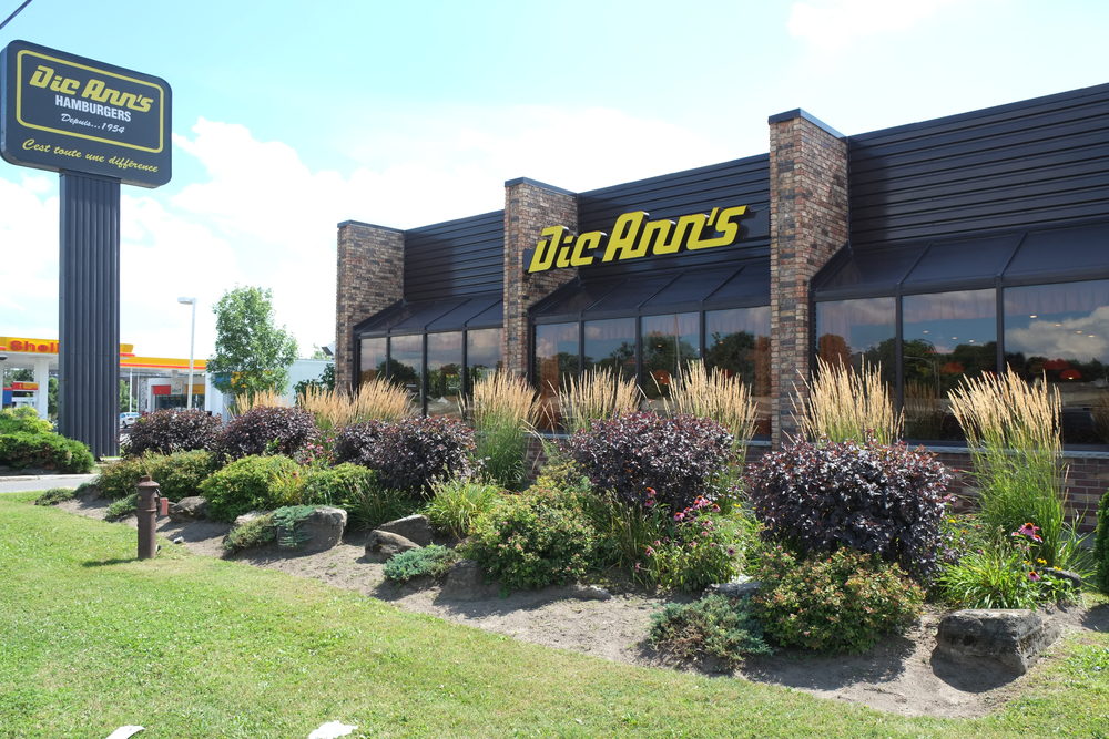 Dic Anns Hamburgers | 6110 Bd Louis-H. La Fontaine, Anjou, QC H1M 1S8, Canada | Phone: (514) 356-0853