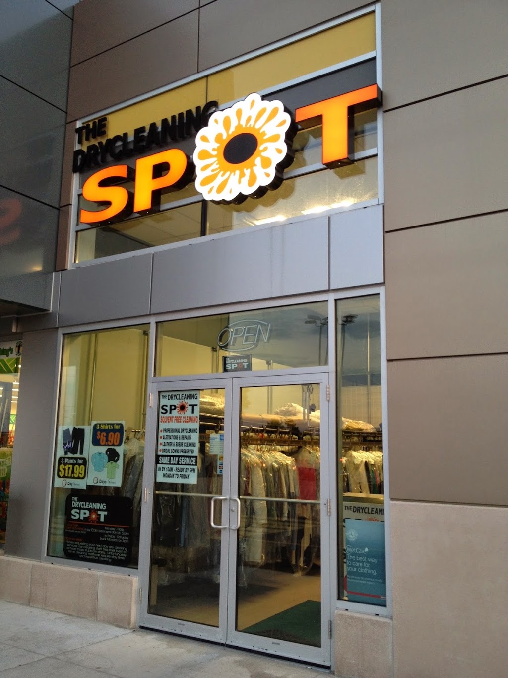 Dry Cleaning Spot | 640 Queenston Rd, Hamilton, ON L8K 1K2, Canada | Phone: (905) 560-1717