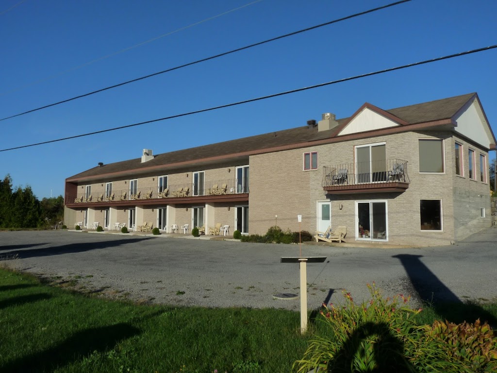 Motel Nolen | 975 Saint-Laurent, Saint-Siméon, QC G0T 1X0, Canada | Phone: (418) 638-5377