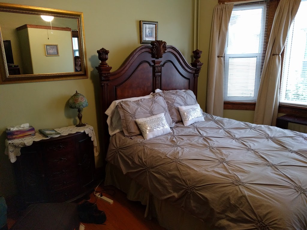 GlenMhor Guesthouse B&B | 5381 River Rd, Niagara Falls, ON L2E 3H1, Canada | Phone: (905) 354-2600