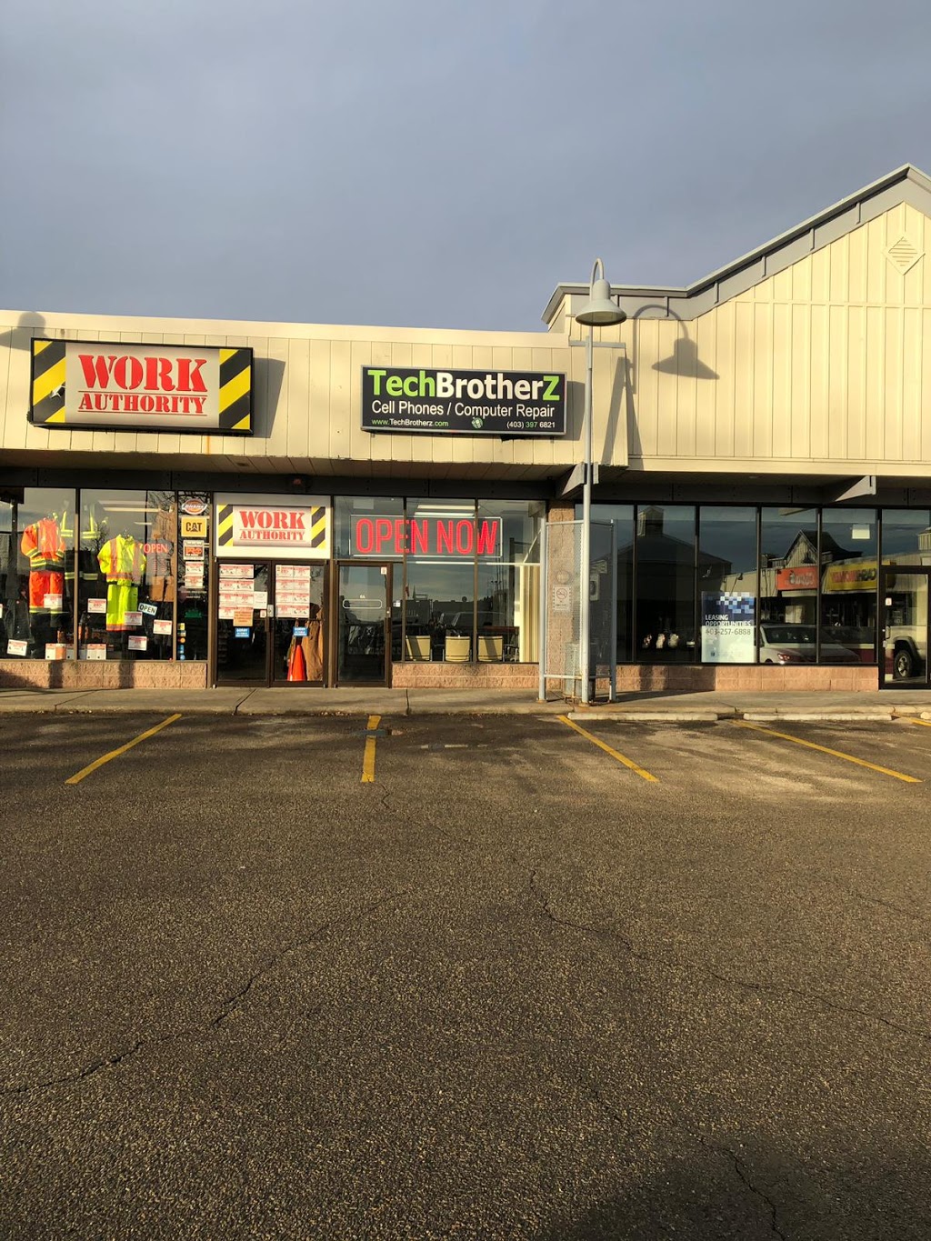 TechBrotherz - CellPhone / Computer Repair - Macleod Trail | 9250 Macleod Trail Unit 6A, Calgary, AB T2J 0P5, Canada | Phone: (403) 460-1022