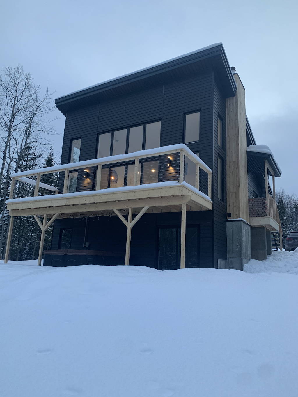 Chalet Le Rummy | 19 Chem. Marius-Barbeau, Petite-Rivière-Saint-François, QC G0A 2L0, Canada | Phone: (581) 988-8428