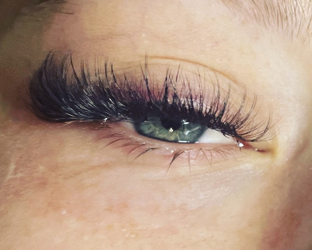 Beyond Lashes Aesthetics | 1027 Victoria St, Petawawa, ON K8H 2A5, Canada | Phone: (613) 401-0377