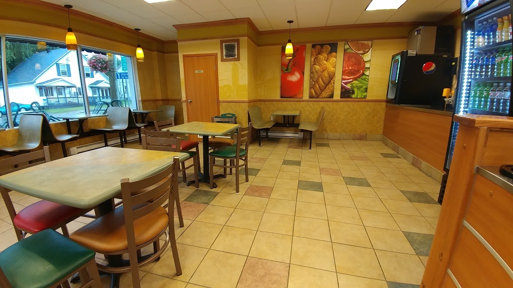 Restaurant SUBWAY | 299 Rue Victoria, Thurso, QC J0X 3B0, Canada | Phone: (819) 985-0348