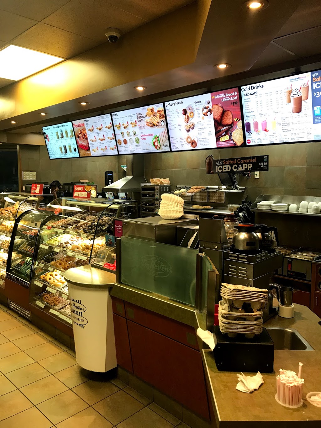 Tim Hortons | 2991 Erin Centre Blvd, Mississauga, ON L5M 6B8, Canada | Phone: (905) 858-1400