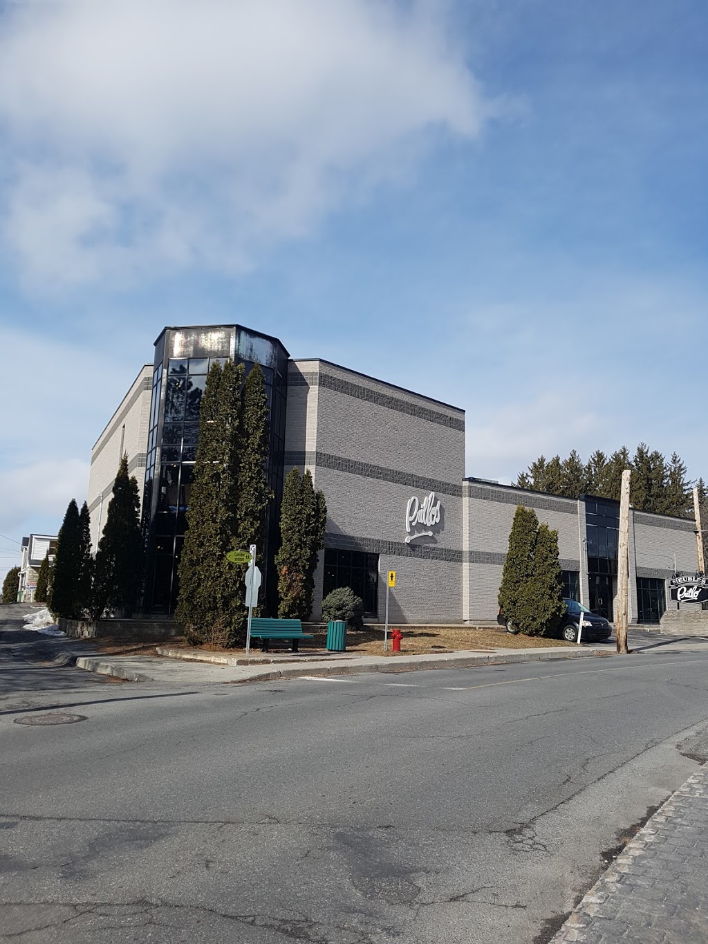 Prillo Furniture | 15757 Boul Gouin O, Sainte-Geneviève, QC H9H 1C3, Canada | Phone: (514) 620-1891