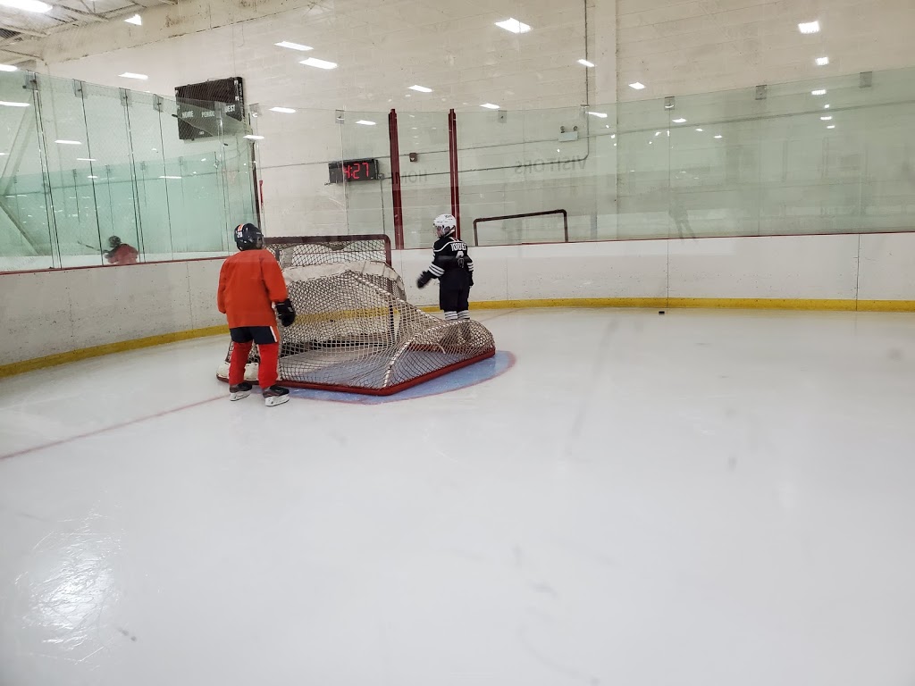 Paramount Ice Complex | 1107 Finch Ave W, North York, ON M3J 2P7, Canada | Phone: (416) 551-5306