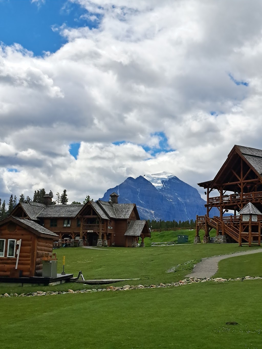 The Lodge of the Ten Peaks Café | 1 Whitehorn Rd, Lake Louise, AB T0L 1E0, Canada | Phone: (877) 956-8473