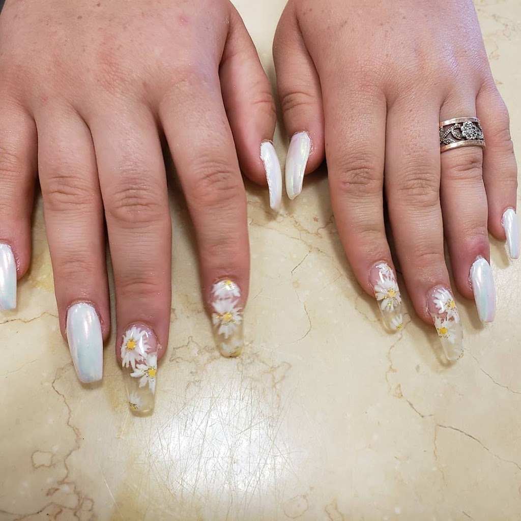 Dkm nails | 547 Holland St W, Bradford, ON L3Z 0C1, Canada | Phone: (905) 778-7999