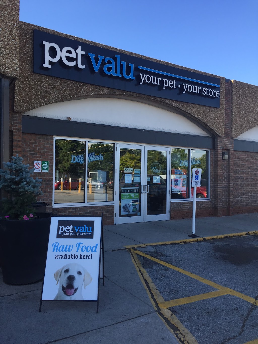 Pet Valu | 1245 Dupont St, Toronto, ON M6H 2A6, Canada | Phone: (416) 536-4282