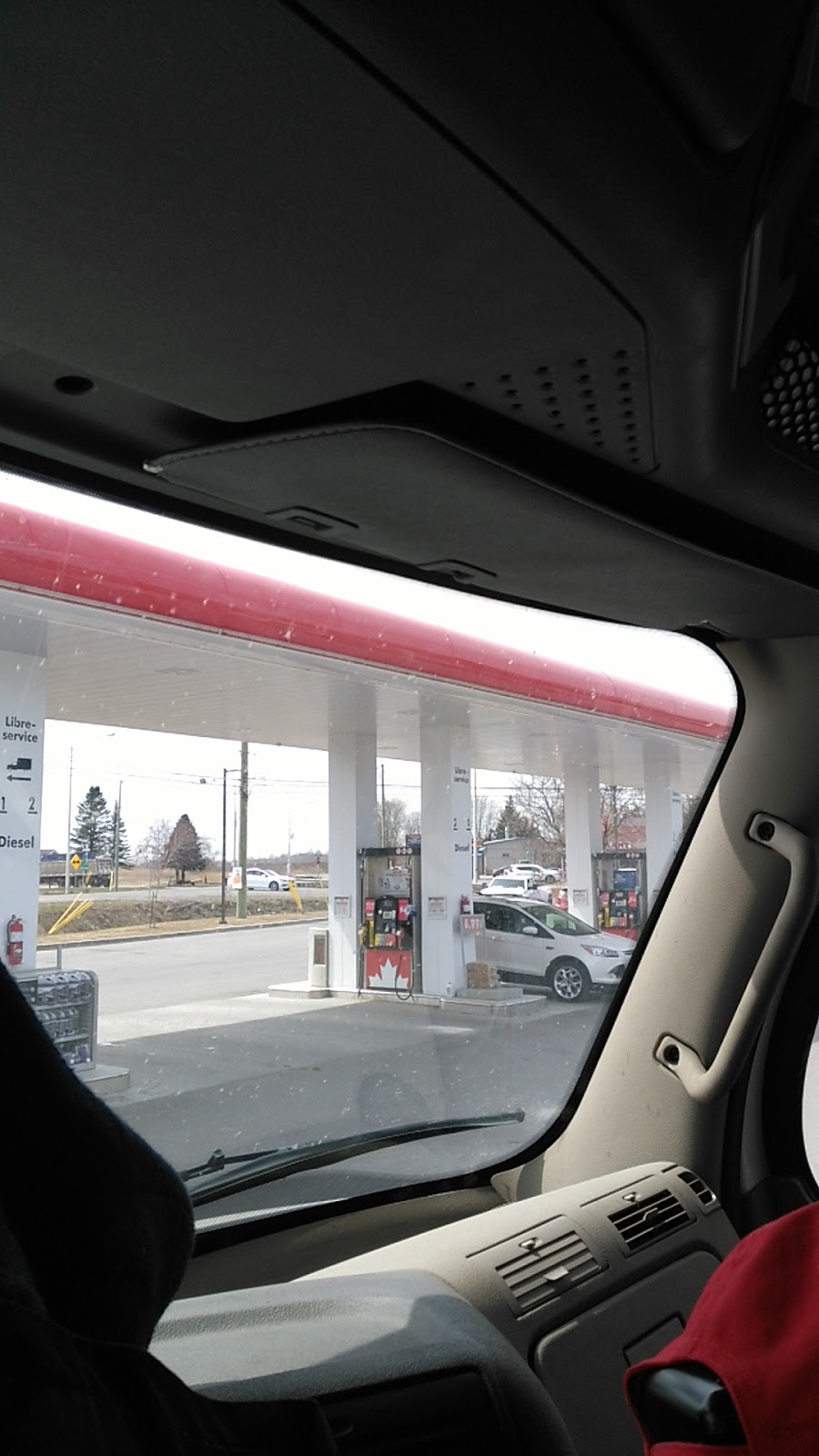 Petro-Canada | 201 Rue Payette, LÉpiphanie, QC J5X 3A1, Canada | Phone: (450) 588-5550