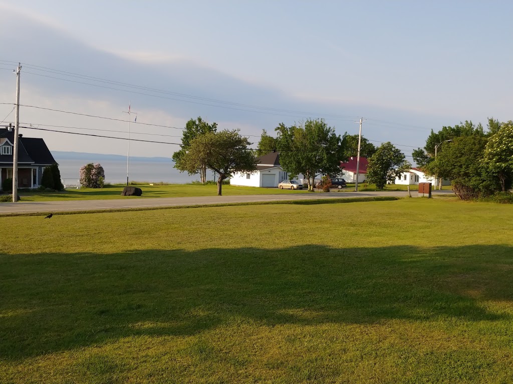 Camping Motel Leclerc | 333 Chemin de la Baleine, LIsle-aux-Coudres, QC G0A 1X0, Canada | Phone: (418) 438-2217