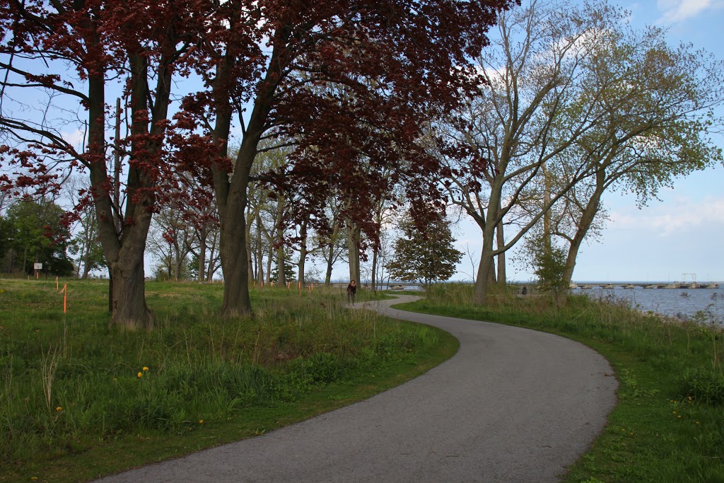 Burloak Waterfront Park | 5420 Lakeshore Rd, Burlington, ON L7L 1C9, Canada | Phone: (905) 332-1996