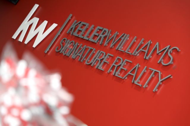 Keller Williams Signature Realty | 245 Wyecroft Rd, Oakville, ON L6K 3Y6, Canada | Phone: (905) 844-7788