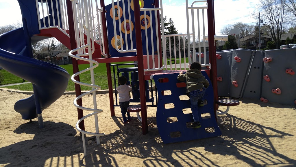 Dulwich Park | Avenue de Dulwich, Saint-Lambert, QC J4P 1E2, Canada | Phone: (450) 466-3890