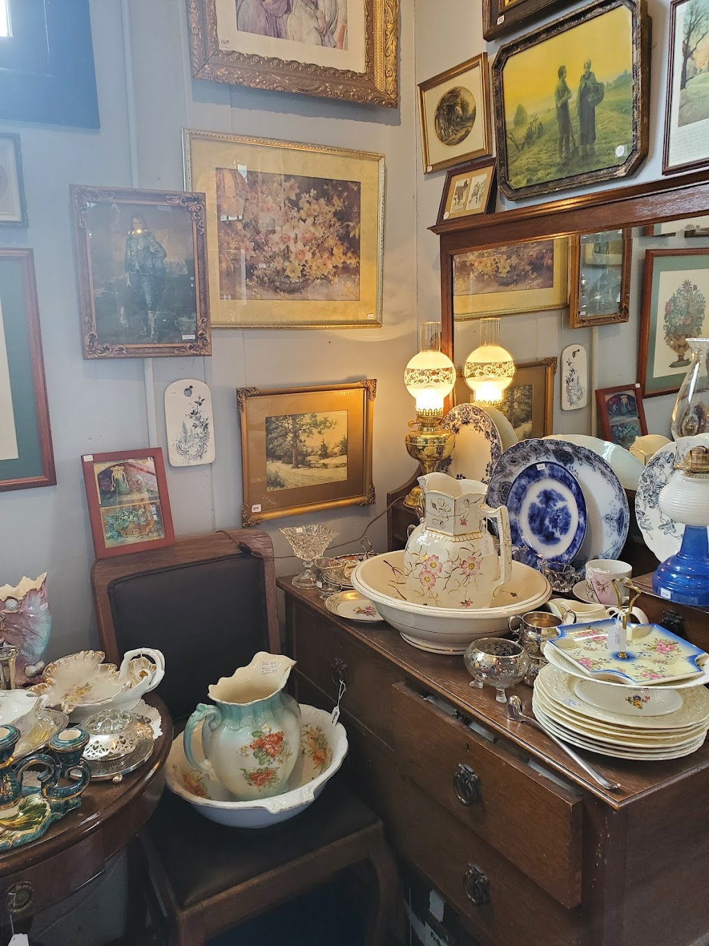 White Elephant Antiques and Uniques | 1604 Cariboo Hwy, Clinton, BC V0K 1K0, Canada | Phone: (250) 457-0085