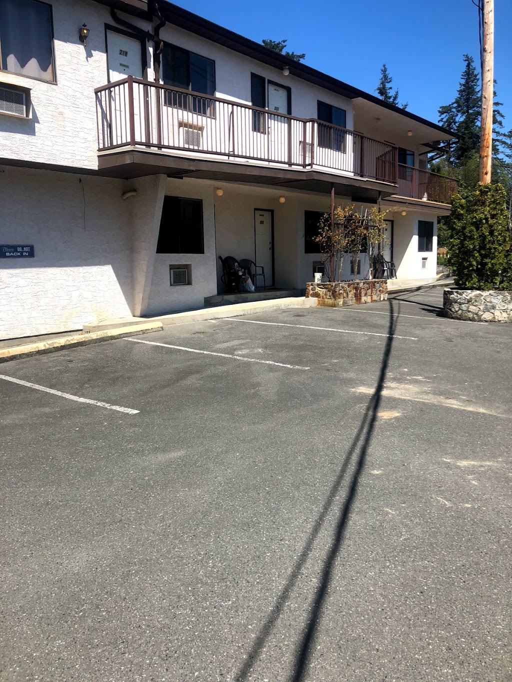 Western 66 Motor Inn | 2401 Mt Newton Cross Rd, Saanichton, BC V8M 1T8, Canada | Phone: (250) 652-4464