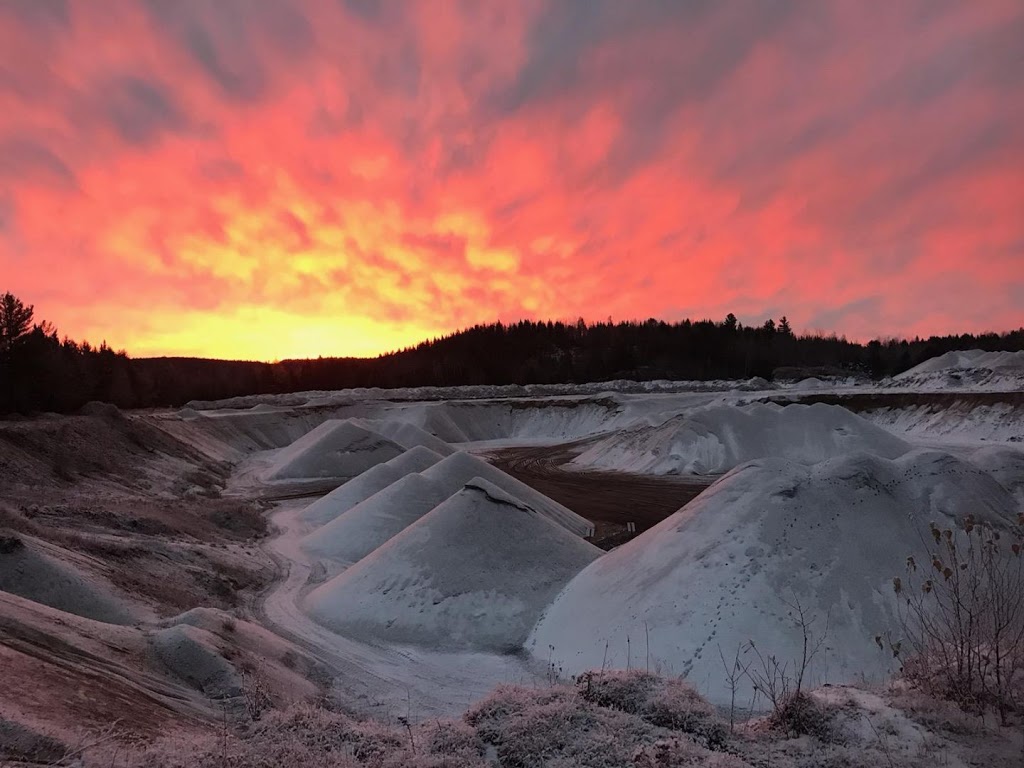 Matériaux Paysagers Savaria Ltée | 140 Rang de la Rivière-aux-Écorces, Saint-Alexis-des-Monts, QC J0K 1V0, Canada | Phone: (877) 728-2742