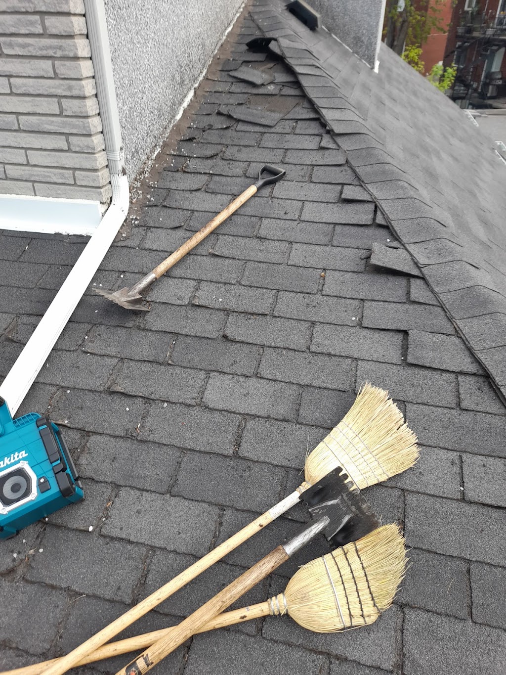 MONTREAL ROOFERS | 164 Av. Seigniory, Pointe-Claire, QC H9R 1K1, Canada | Phone: (514) 497-8337