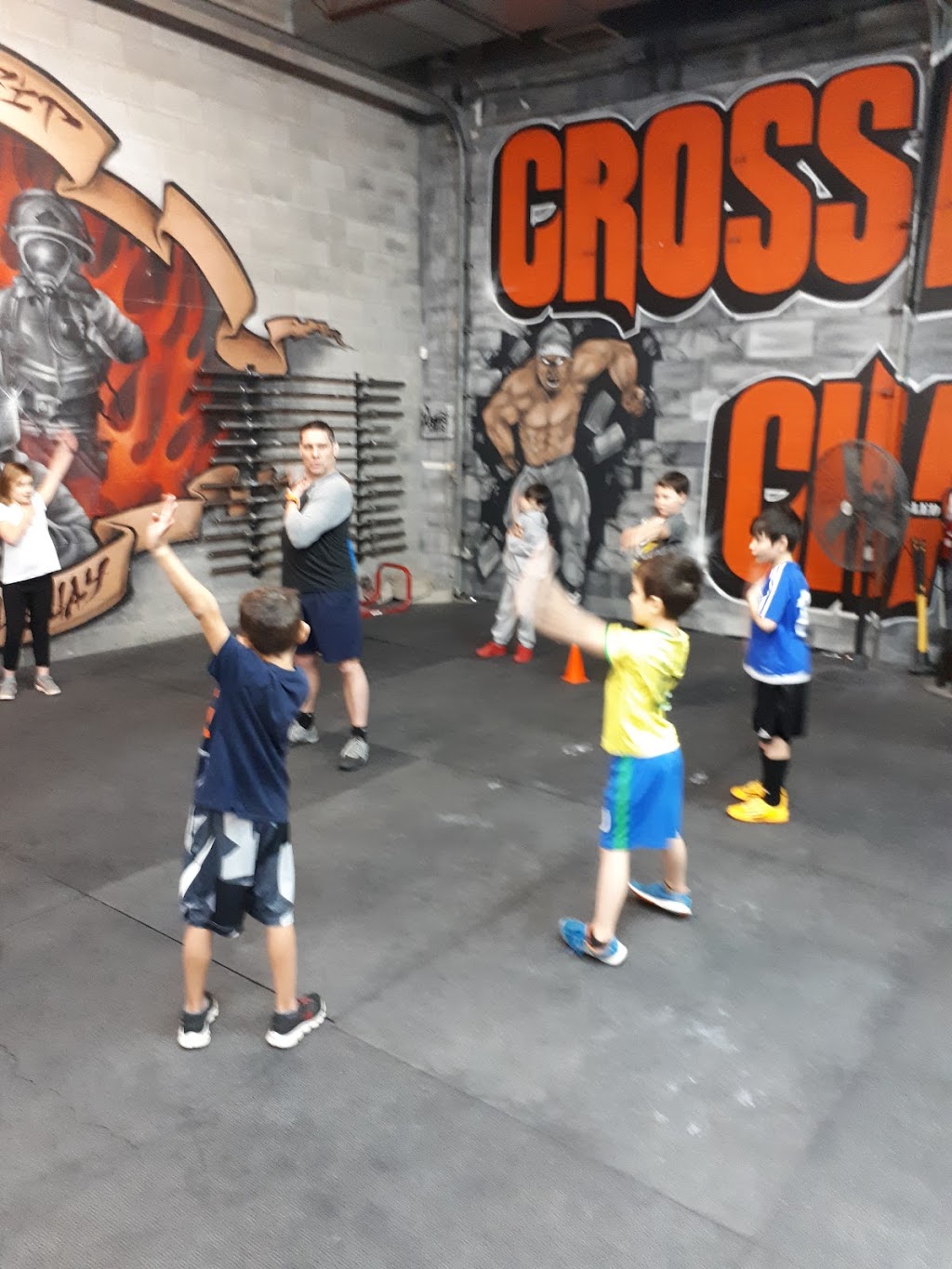 Crossfit Chateauguay | 2465 Boulevard Ford #202, Châteauguay, QC J6J 4Z2, Canada | Phone: (514) 656-5051
