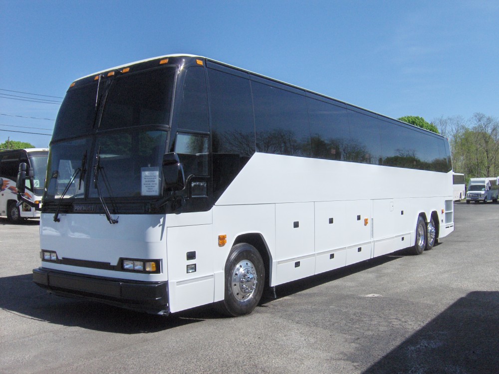 Tours Coach Canada | 32 Stoffel Dr, Etobicoke, ON M9W 1A8, Canada | Phone: (416) 444-3000